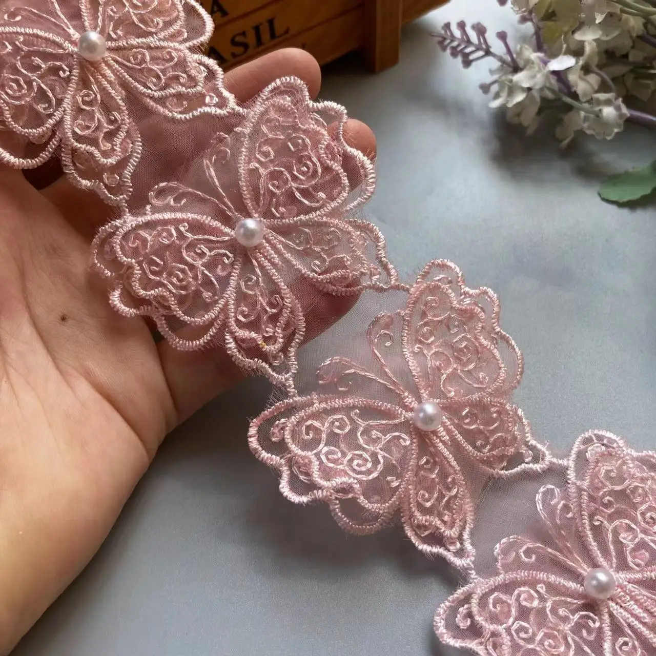 10x Motýľ Pink Pearl Flower Vyšívané Čipky Okraj Orezania pása s nástrojmi Textílie Patchwork Svadobné Šaty DIY Šitie Dodávky Plavidlá 6typ